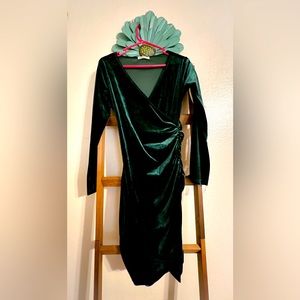 Velvet green long sleeve dress